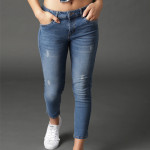 Women Blue Skinny Fit Mid-Rise Low Distress Stretchable Crop Jeans